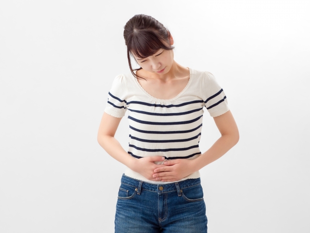 お腹 おさえる