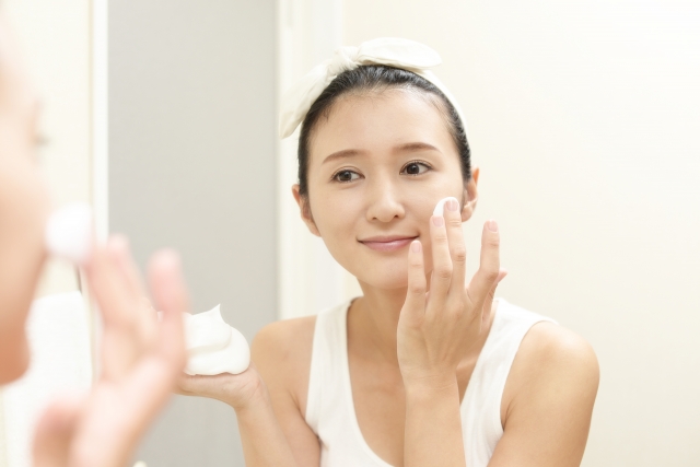 クリームを塗る